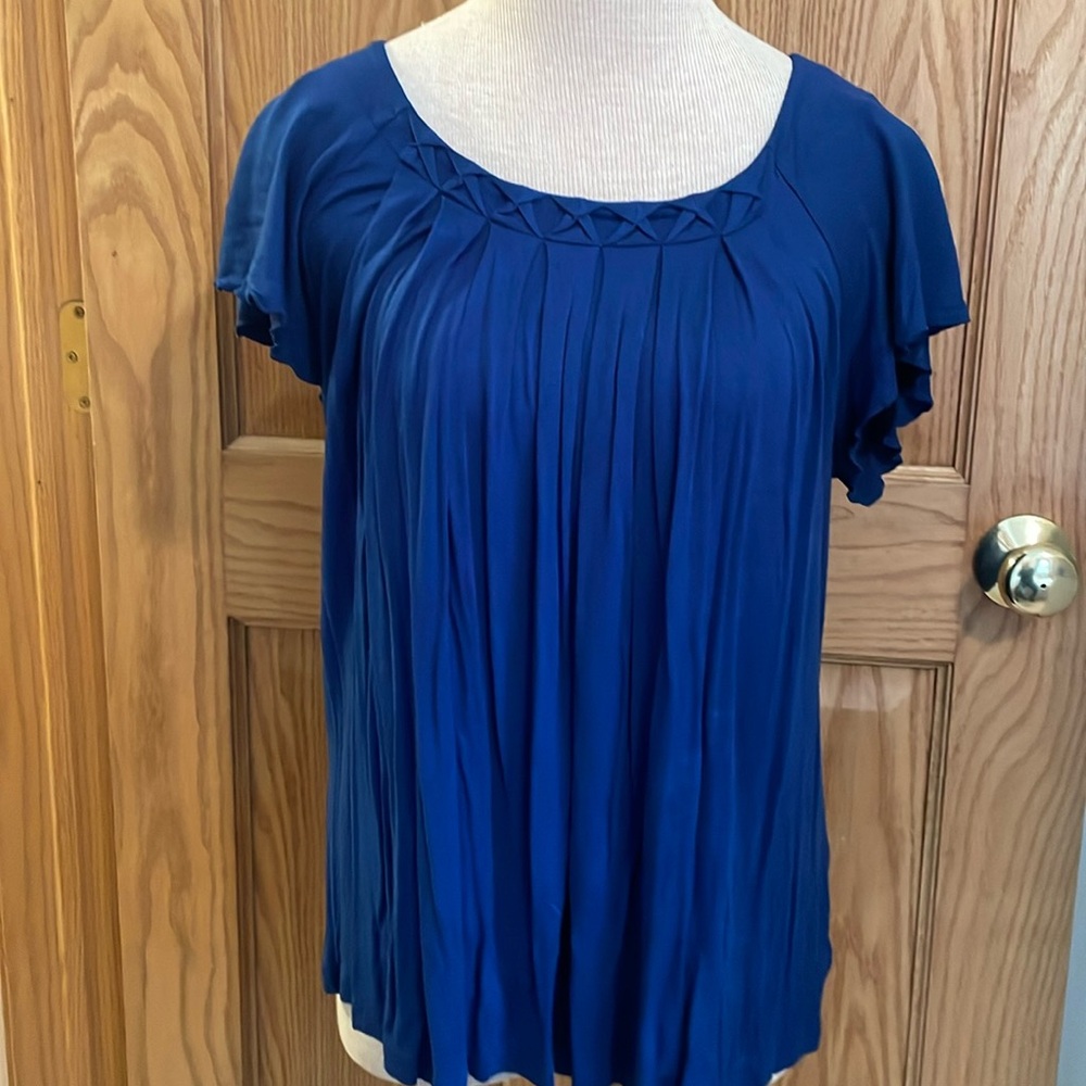 Blue short sleeve scoop neck with gathered front shirt